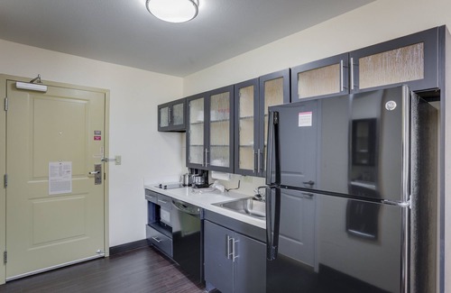 College Station Hotel | Candlewood Suites College Station At University by IHG