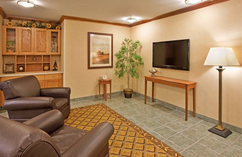 Junction City Hotel | Candlewood Suites Junction City Fort Riley by IHG