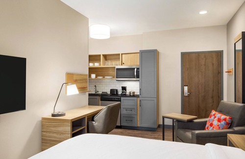 Navasota Hotel | Candlewood Suites Navasota by IHG