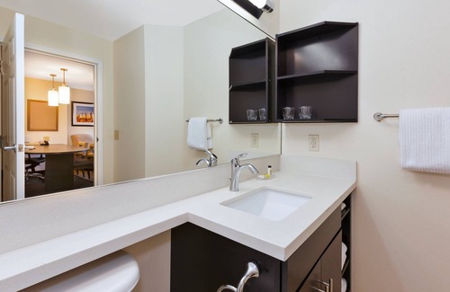 Polaris Hotel | Candlewood Suites Polaris by IHG