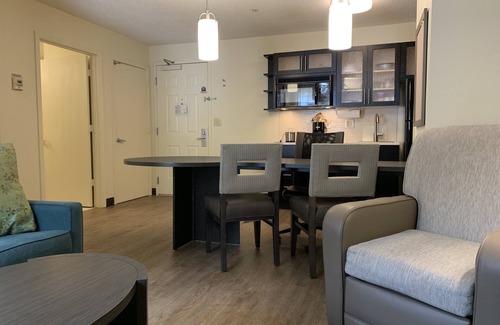 Crabtree Hotel | Candlewood Suites Raleigh Crabtree by IHG