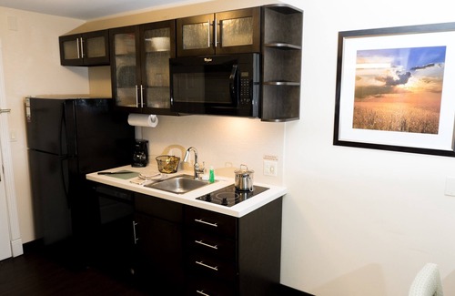 Stevensville Hotel | Candlewood Suites St. Joseph/Benton Harbor by IHG