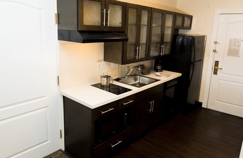 Stevensville Hotel | Candlewood Suites St. Joseph/Benton Harbor by IHG
