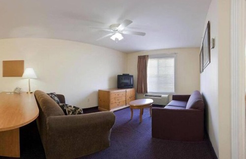Stevensville Hotel | Candlewood Suites St. Joseph/Benton Harbor by IHG