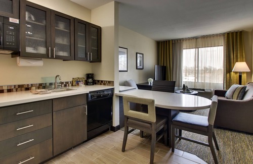 Wichita Hotel | Candlewood Suites Wichita East by IHG