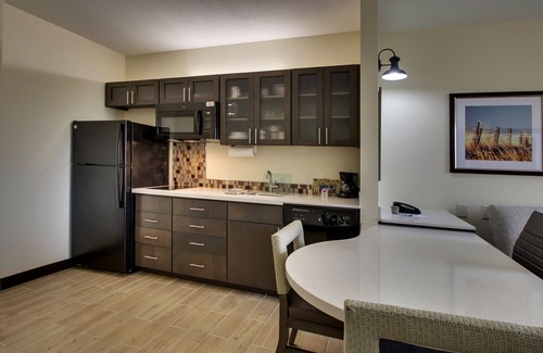 Wichita Hotel | Candlewood Suites Wichita East by IHG
