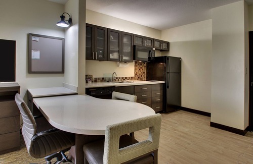 Wichita Hotel | Candlewood Suites Wichita East by IHG