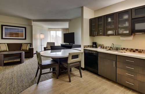 Wichita Hotel | Candlewood Suites Wichita East by IHG