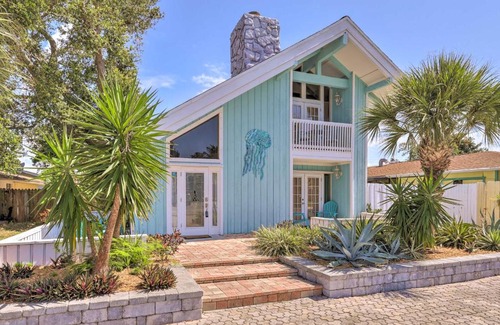 Port Canaveral House | Cape Canaveral Cottage with Pool - Walk to Beach!