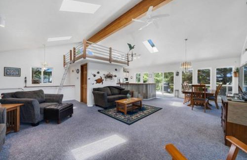 Cape Meares House | Cape Meares 4br Oceanview Retreat King Bed