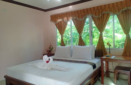 Rong Khe Hotel | Capital O 75415 Nanthachart Riverview Resort