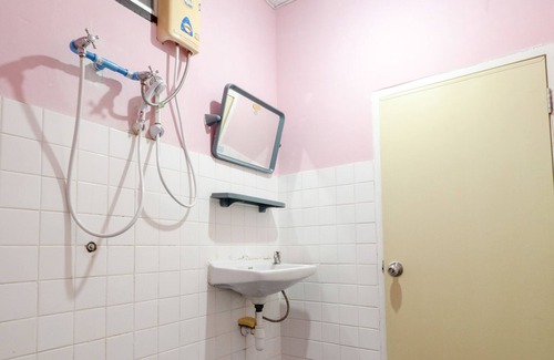 Rong Khe Hotel | Capital O 75415 Nanthachart Riverview Resort