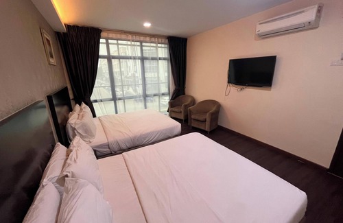 Bandar Baru Permas Jaya Hotel | Capital O 91074 Grand World Hotel