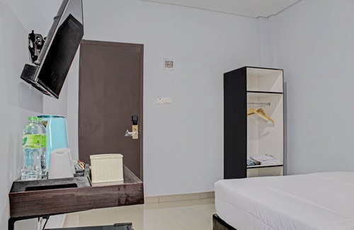 Rajabasa Hotel | Capital O 92583 Raja Soeta Hostel Syariah