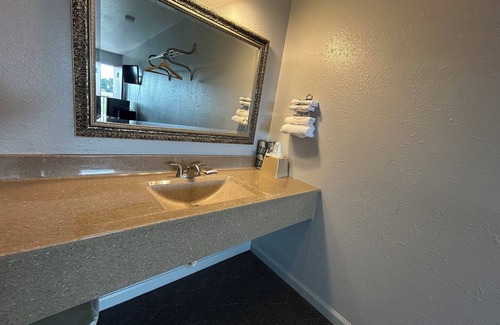 Aurora Hotel | Capital O Aurora Inn Monett US 60