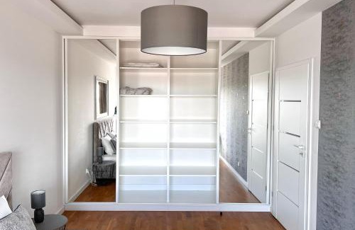 Rzeszow Apartment | Capital Towers - Apartament Red z widokiem na panoramę miasta i rzekę