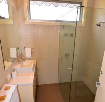 Apollo Bay Hotel | Captain's at the Bay