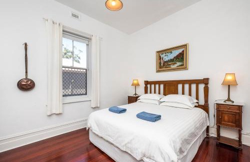 Fremantle Apartment | Captain's Heritage Cottage - central Fremantle 2 bedroom historic cottage