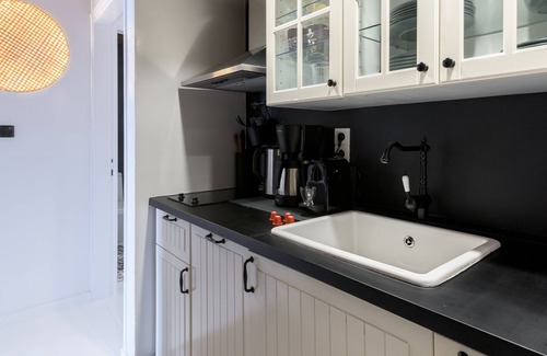 Apollonia House | Captain Zeppos