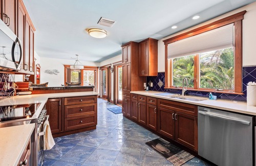 Marathon House | Captains Quarters: 4/4 beautiful ground level canal front home with pool and dockage