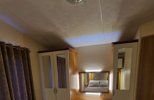Chapel Saint Leonards Ski Chalet | Captivating 3-Bed Caravan at Golden Palm Skegness