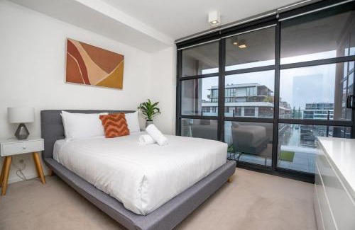 Kingston Apartment | Captivating Lake Views in Kingston - Hosted by CanStay