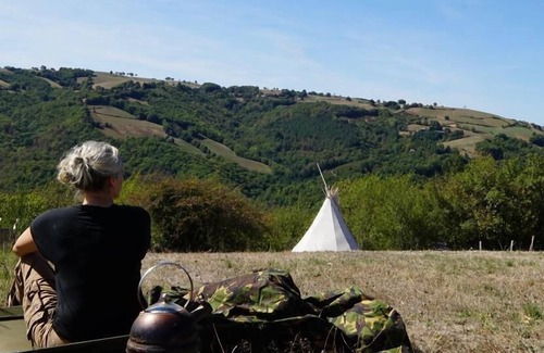 Murols Cabin | Captivating Tipi dans La foret du Dragon in Murols