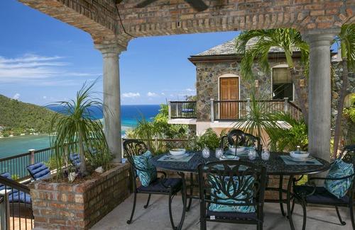 Gift Hill House | Cara Mia beautiful 3 king BR, 3.5 bath, whole house generator views private pool