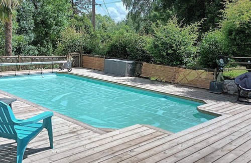 Castelnau-sur-Gupie Cabin | Caravan with shared pool