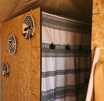 Agafay Hotel | Caravansérail Agafay by Dar Inacamp