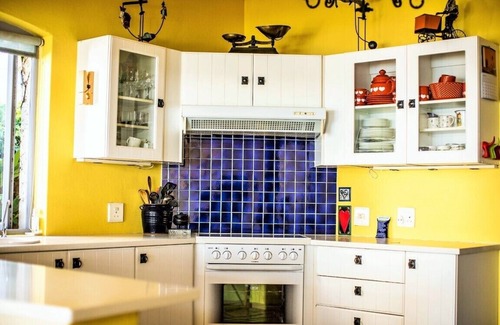 Mountainside House | 'Cardamom House' - Enchanting Vacation home 2 min from Bikini Beach - Sleeps 5