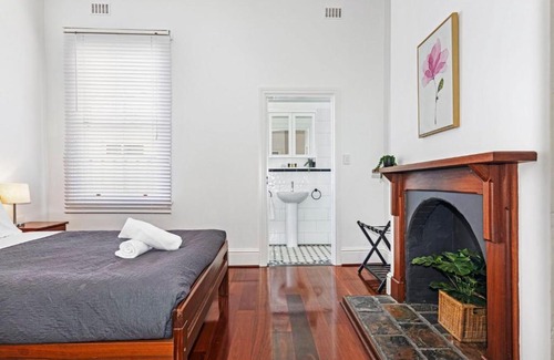 Busselton House | Carey Cottage with WiFi