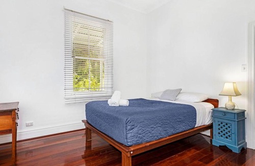 Busselton House | Carey Cottage with WiFi