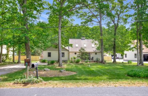 Stevensville House | Caribbean Themed Pool Home - 25 min to USNA