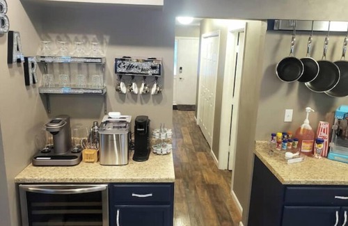 University Area House | Caribou Flat: Fire & Ice. Theater, Firepit & Yard!nn