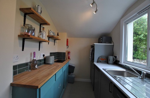 Pittenweem House | Carpenter's Cottage- coastal stay with garden