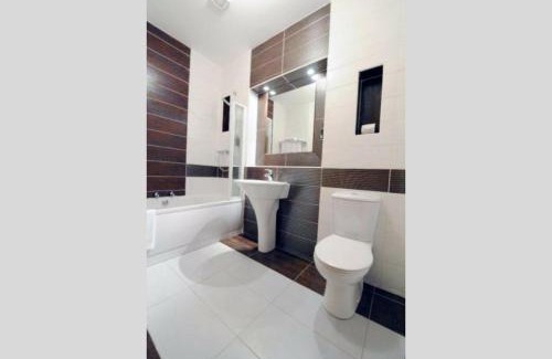 Cortober Hotel | Carrick Plaza Suites and Apartments