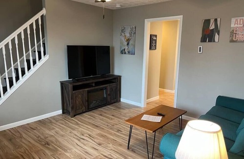 Norwood Apartment | Carter #4, Two bedroom unit near Xavier, Downtown