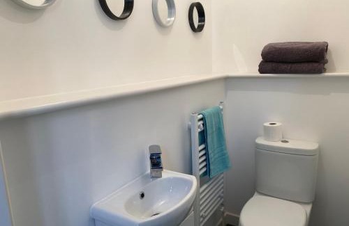 Dunfermline Apartment | Carvetii - Edward House B - 2 Dbl bed 1st floor flat