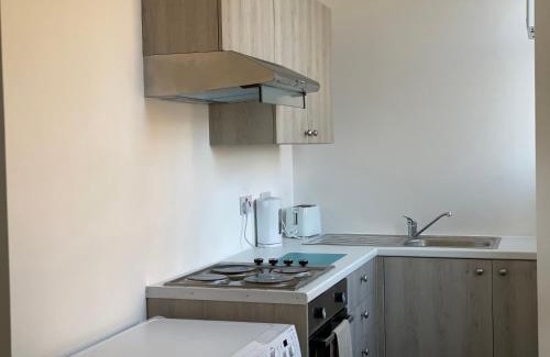 Dunfermline Apartment | Carvetii - Edward House B - 2 Dbl bed 1st floor flat