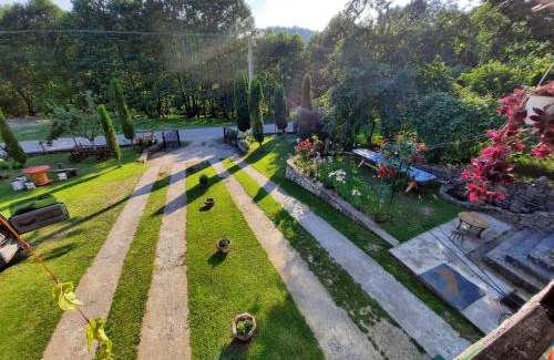 Capatineni-Ungureni House | Casă de vacanţă ,La Vălucu"