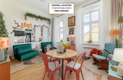 Zalec Apartment | Casa 1895-Stylish Old Town apartment near Beer Fountain Žalec