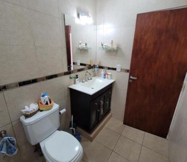 San Francisco House | Casa 2 dormitorios, garage y patio.