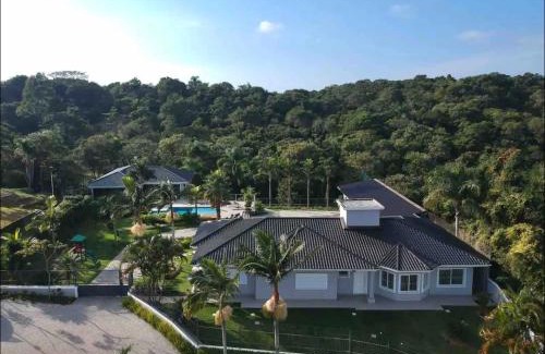 Vargem do Bom Jesus House | Casa 4Q, paraíso particular! Piscina e área verde!