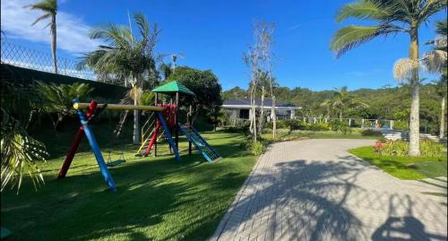 Vargem do Bom Jesus House | Casa 4Q, paraíso particular! Piscina e área verde!