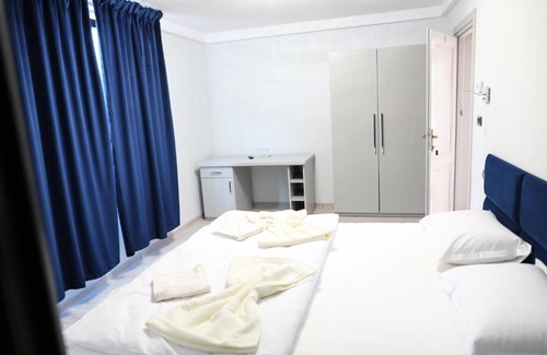 Tasnad House | Casa 5ive