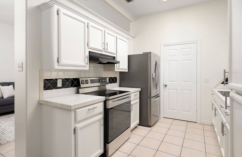 Pharr House | Casa Aaron, Large Pool, Game Room, Spacious Backyard with Palm Trees, 3 Bedrooms