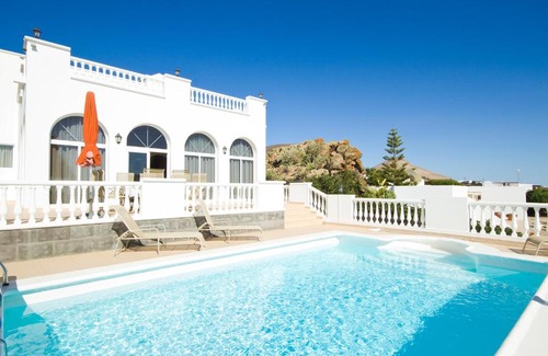 Conil Villa | Casa Alba - By AZ Rentals