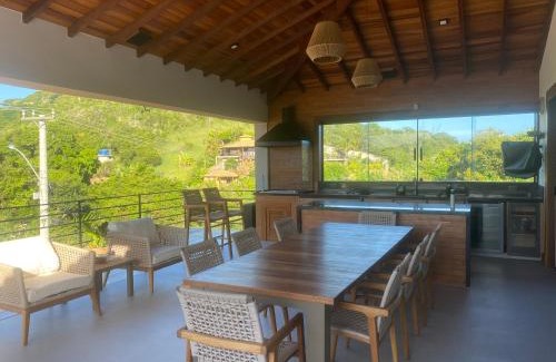 Brava House | Casa alto padrão a 100 metros da praia brava