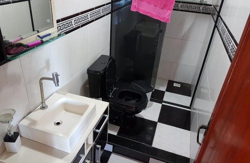 Rio Vermelho Norte House | Casa Amarela com Piscina